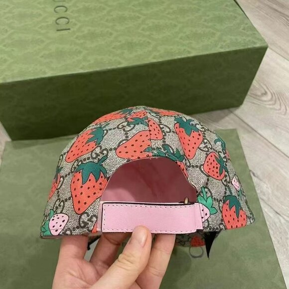 NEW Gucci  GG Supreme Monogram Strawberry Baseball Hat M Beige main image 6